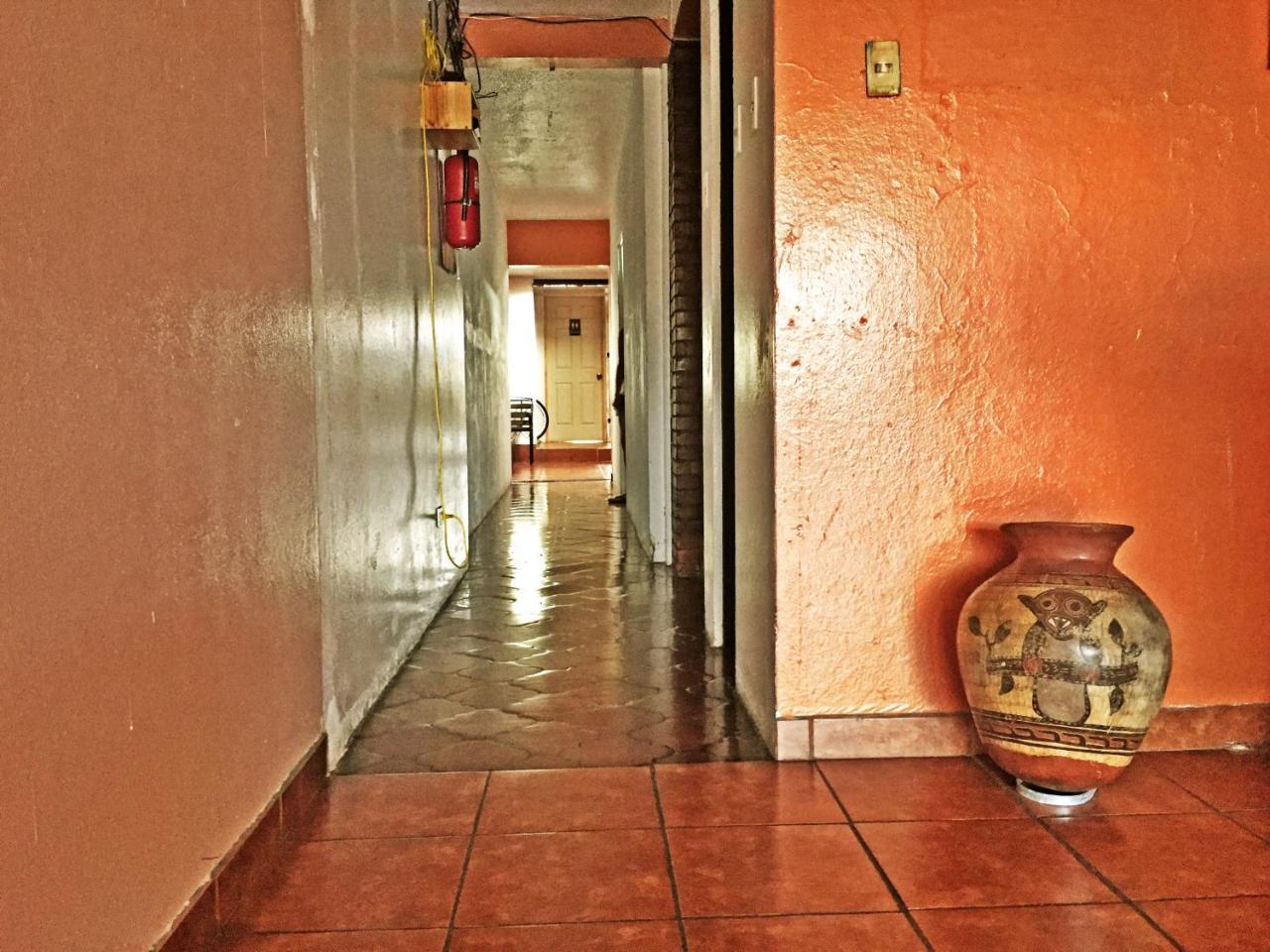 Hostel Trotamundos Alajuela Eksteriør bilde